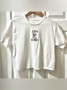 Organic Generation “In Dolly We Trust” Embroidered Tee
Size Small | 100% Cotton